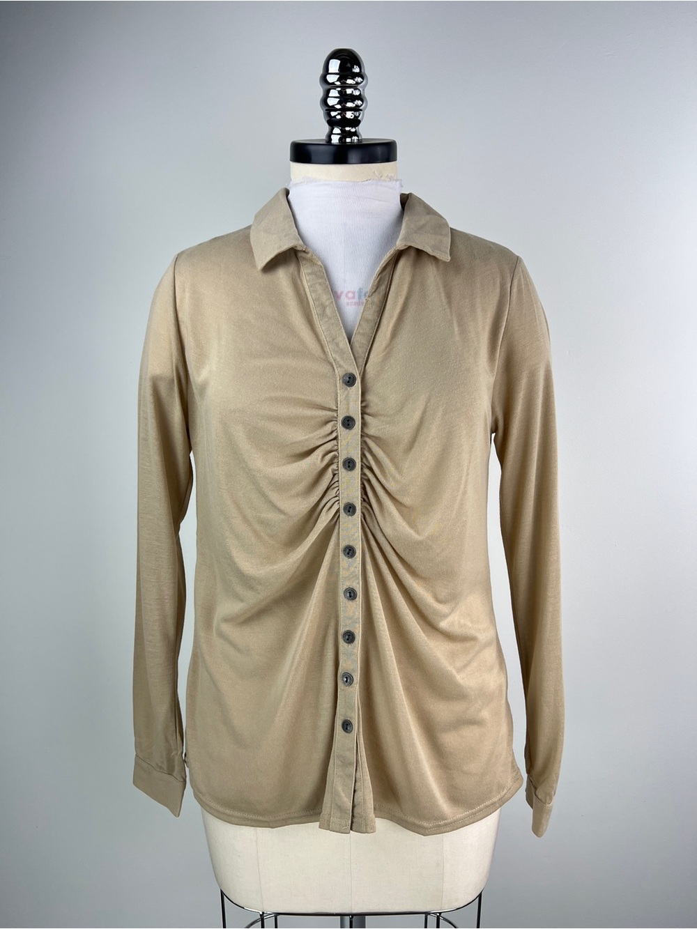 💚 3658. Ruched Long-Sleeve Button Front Top - Beige